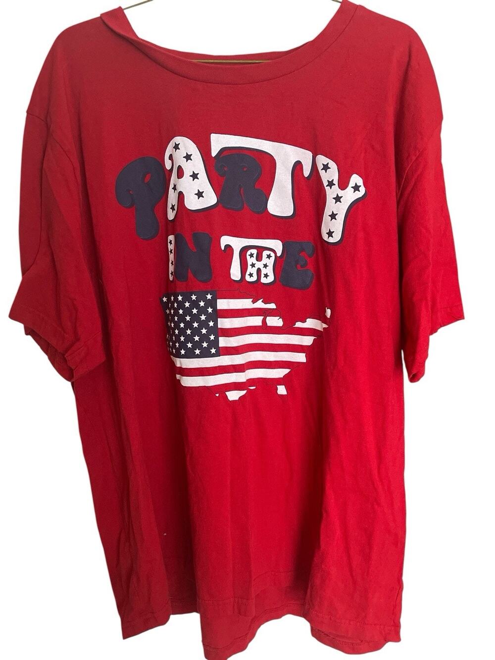 BERKLEY JENSEN XXL RED TEE SHORT SLEEVE WITH PARTY WITH THE USA PICTURE ON IT